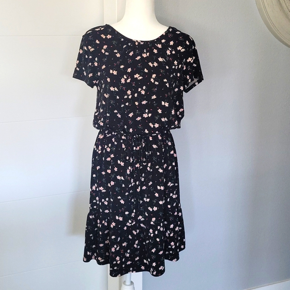 BANANA REPUBLIC •  Black floral dress • Size Small